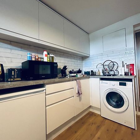 Private 2 Bed Guest House - Van Parking, M25 & A1 Connections Potters Bar Exterior photo